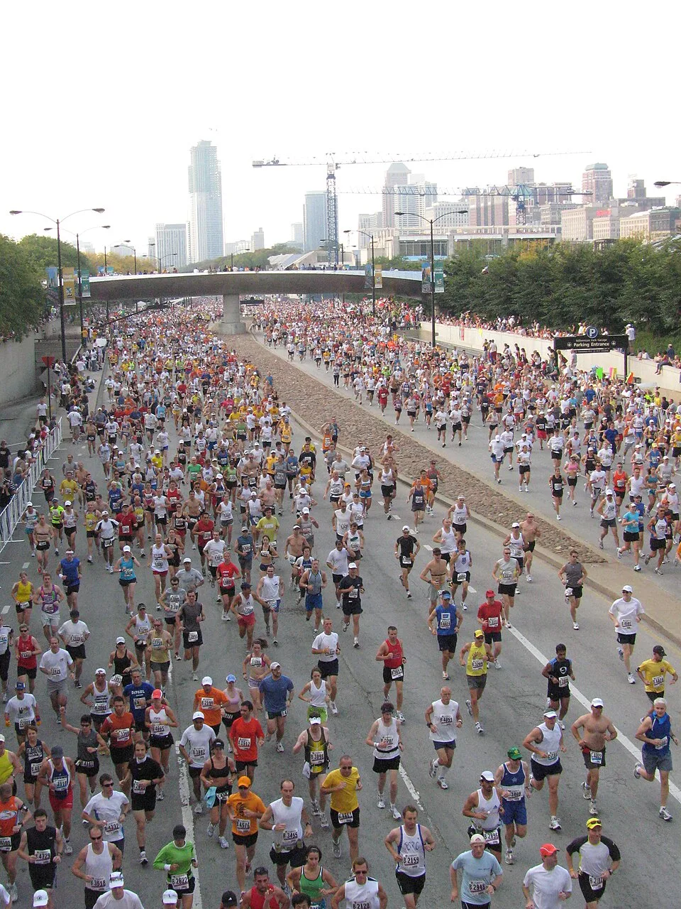 Runners filling the streets during the 2007 Chicago Marathon